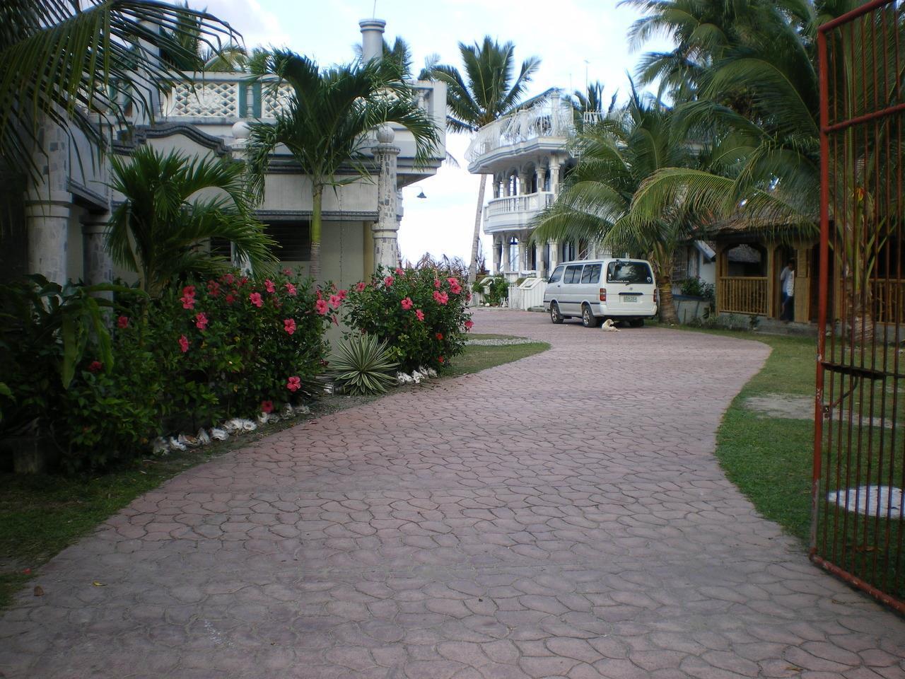 The Wave Beach Resort Kalibo Esterno foto